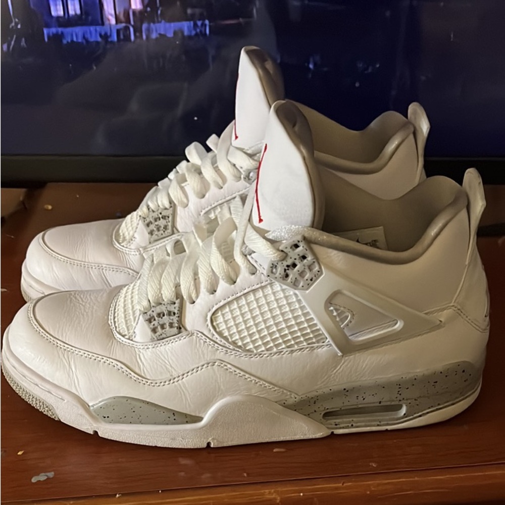 Size 10.5 Jordan 4 Oreo’s with og box